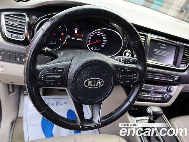 Kia Canival 2017 — photo 8