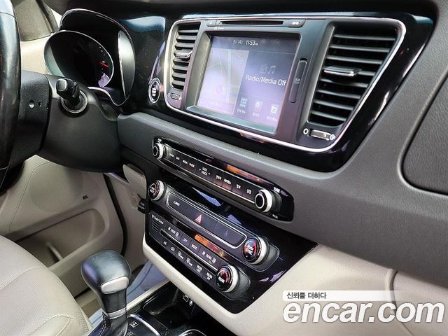 Kia Canival 2017 — photo 11