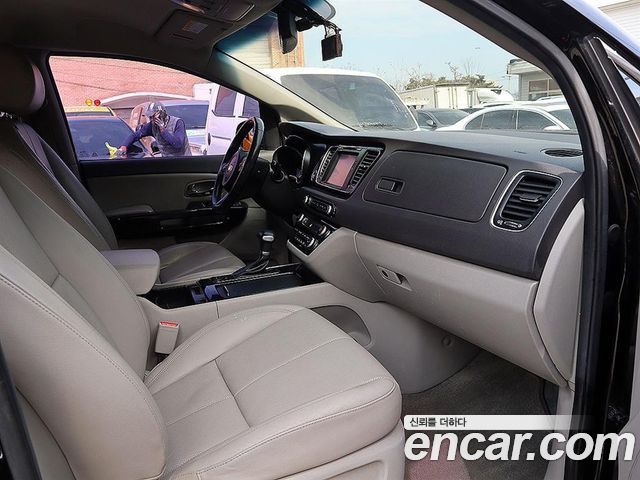 Kia Canival 2017 — photo 13
