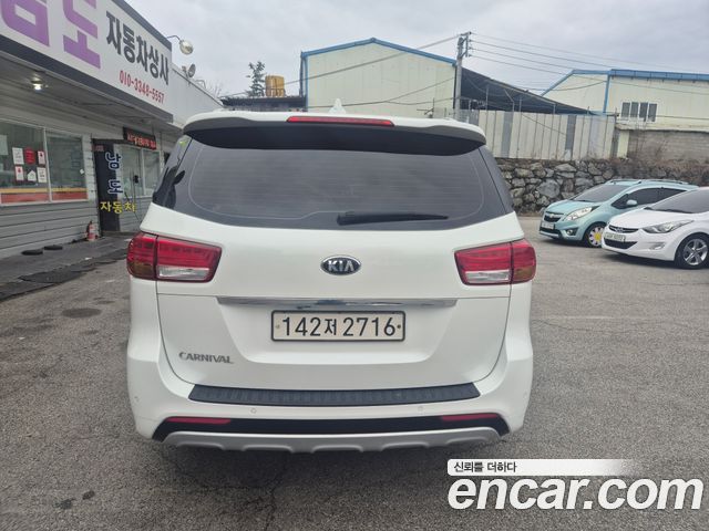 Kia Canival 2015 — photo 3