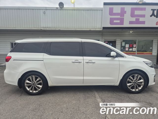 Kia Canival 2015 — photo 4