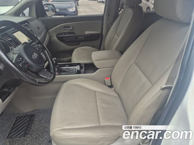 Kia Canival 2015 — photo 6