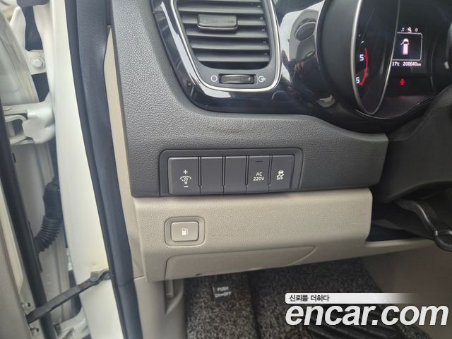 Kia Canival 2015 — photo 7