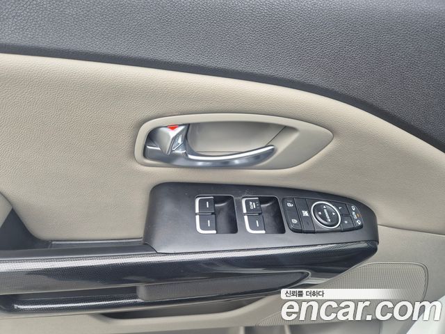 Kia Canival 2015 — photo 8