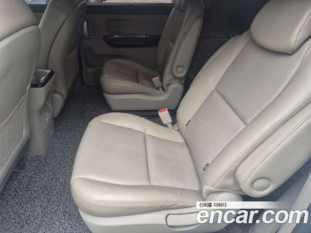 Kia Canival 2015 — photo 13