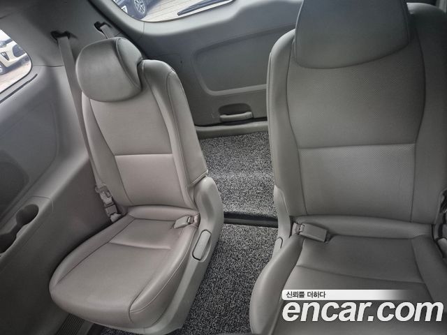 Kia Canival 2015 — photo 14