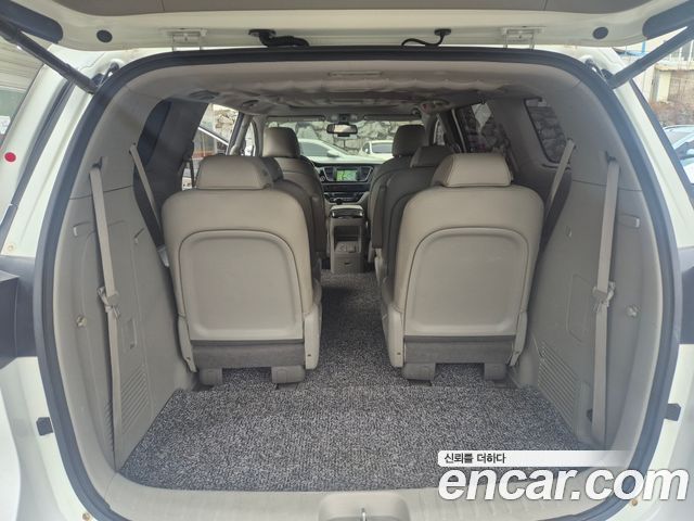 Kia Canival 2015 — photo 18