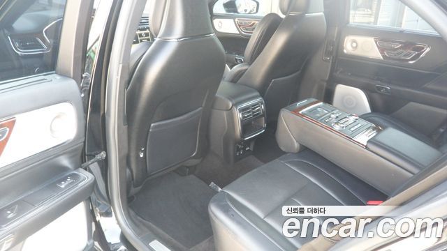 Lincoln Continental 2018 — photo 8