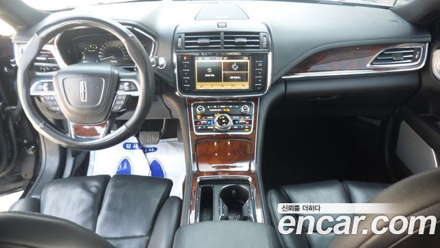 Lincoln Continental 2018 — photo 11