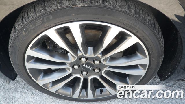 Lincoln Continental 2018 — photo 14