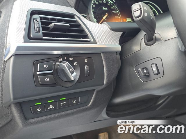 BMW 6-Series 2018 — photo 11