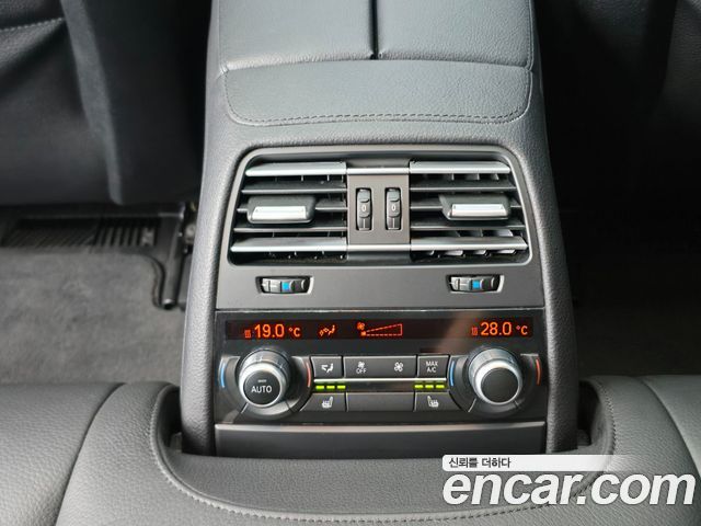 BMW 6-Series 2018 — photo 17