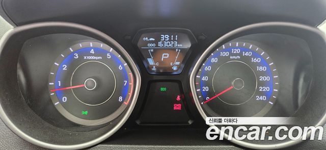 Hyundai AVANTE 2012 — photo 16