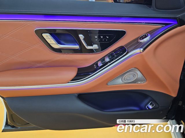 Mercedes-Benz S-Class 2023 — photo 17