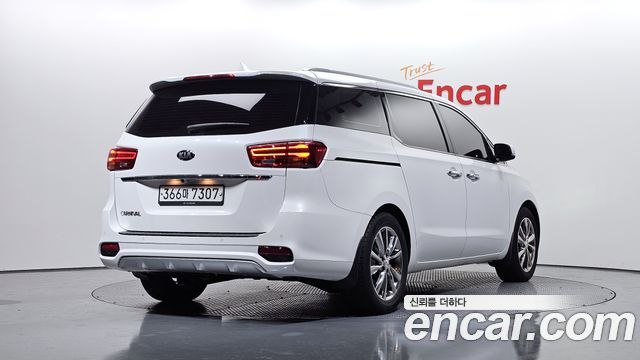 Kia Canival 2020 — photo 2