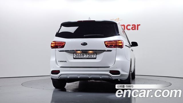 Kia Canival 2020 — photo 4