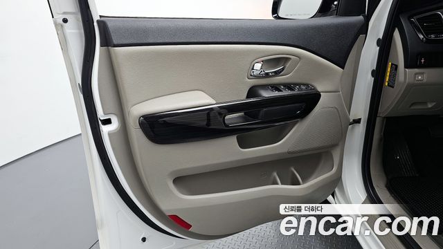 Kia Canival 2020 — photo 14
