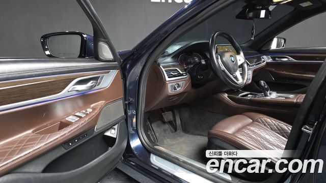 BMW 7-Series 2020 — photo 13