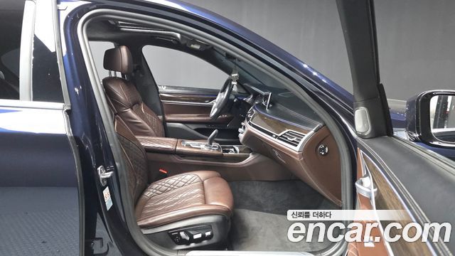 BMW 7-Series 2020 — photo 17