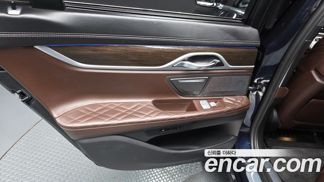 BMW 7-Series 2020 — photo 15