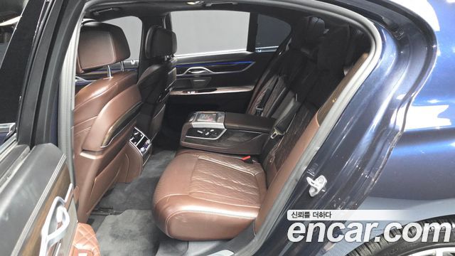 BMW 7-Series 2020 — photo 16