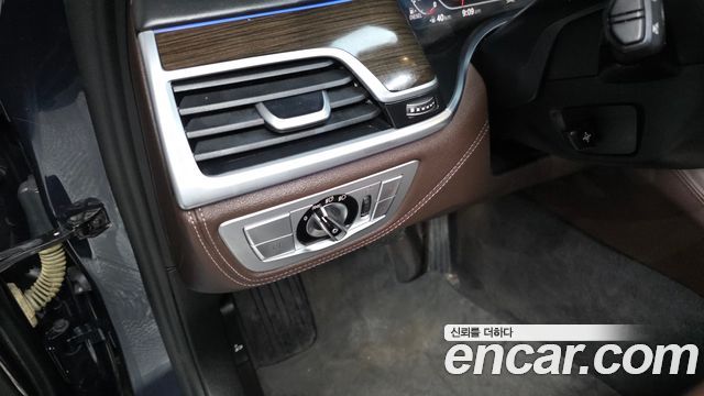 BMW 7-Series 2020 — photo 27