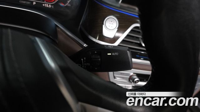 BMW 7-Series 2020 — photo 28