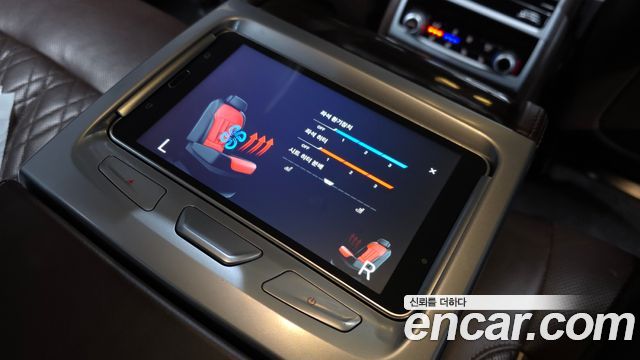 BMW 7-Series 2020 — photo 31