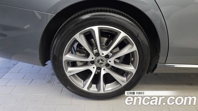 Mercedes-Benz E-Class 2019 — photo 5