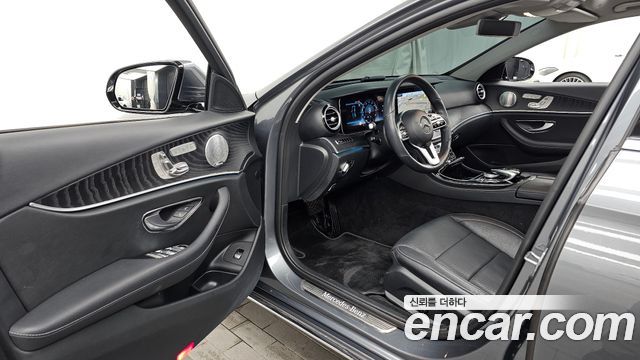 Mercedes-Benz E-Class 2019 — photo 10