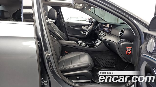Mercedes-Benz E-Class 2019 — photo 11