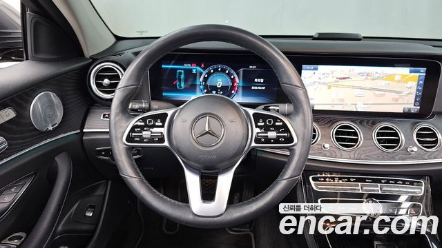 Mercedes-Benz E-Class 2019 — photo 13