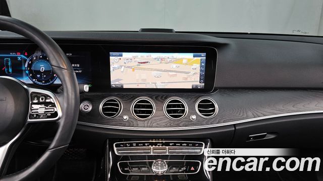 Mercedes-Benz E-Class 2019 — photo 14