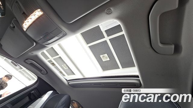 Mercedes-Benz E-Class 2019 — photo 18