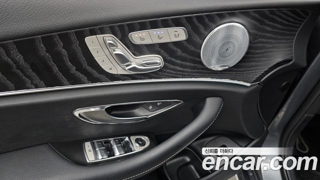 Mercedes-Benz E-Class 2019 — photo 19