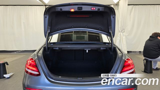 Mercedes-Benz E-Class 2019 — photo 20