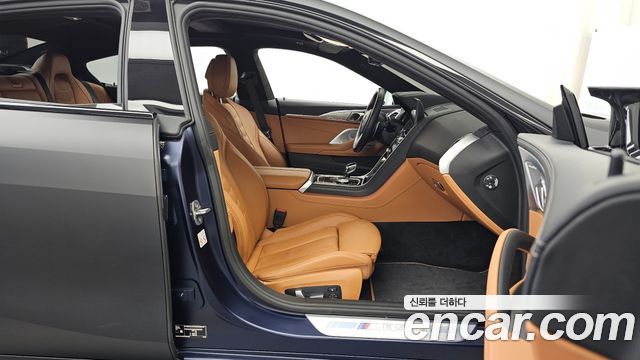 BMW 8-Series 2022 — photo 17