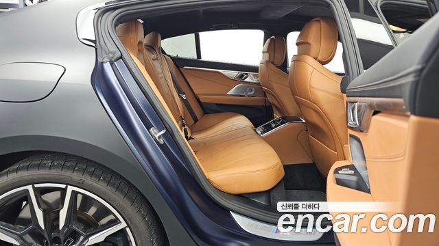 BMW 8-Series 2022 — photo 18