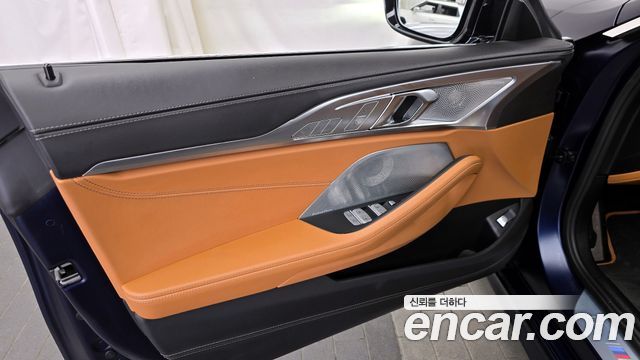 BMW 8-Series 2022 — photo 14