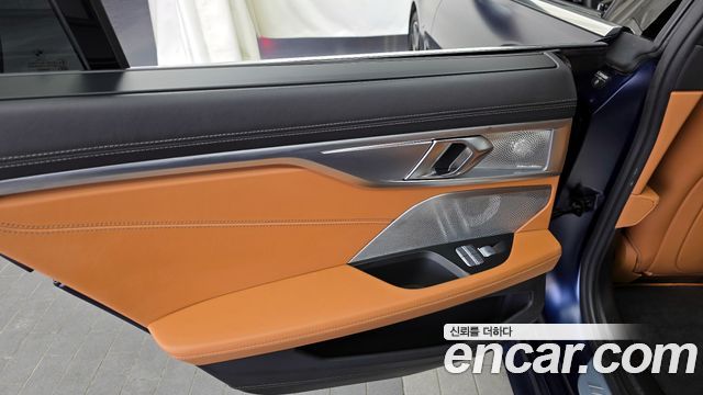 BMW 8-Series 2022 — photo 15