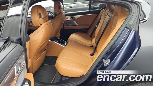 BMW 8-Series 2022 — photo 16