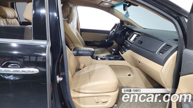 Kia Canival 2020 — photo 16
