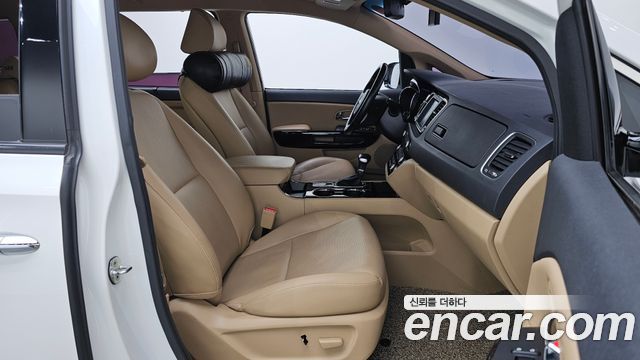 Kia Canival 2019 — photo 17