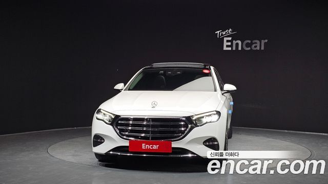 Mercedes-Benz E-Class 2024 — photo 3