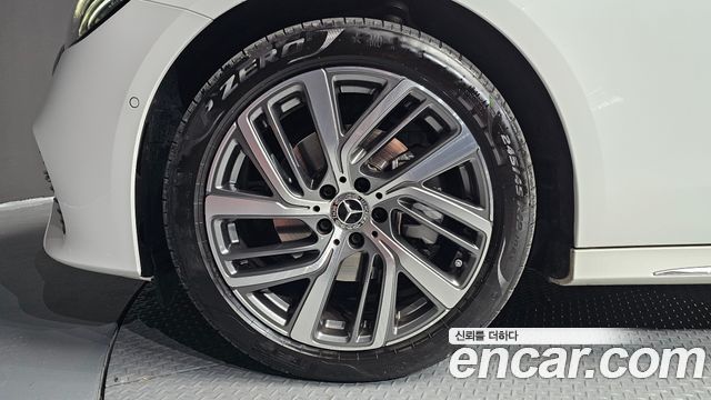 Mercedes-Benz E-Class 2024 — photo 5