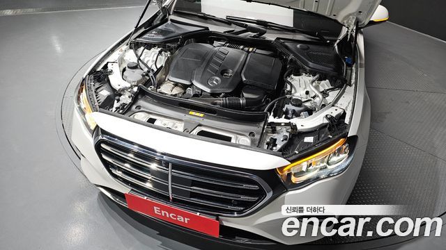 Mercedes-Benz E-Class 2024 — photo 6