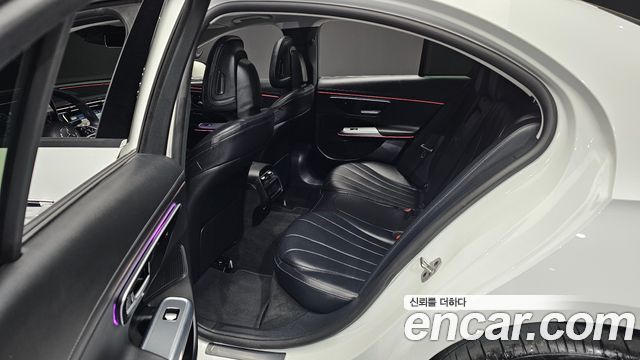 Mercedes-Benz E-Class 2024 — photo 11
