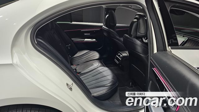 Mercedes-Benz E-Class 2024 — photo 12