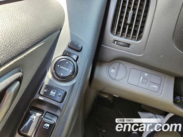Hyundai Starex 2012 — photo 17
