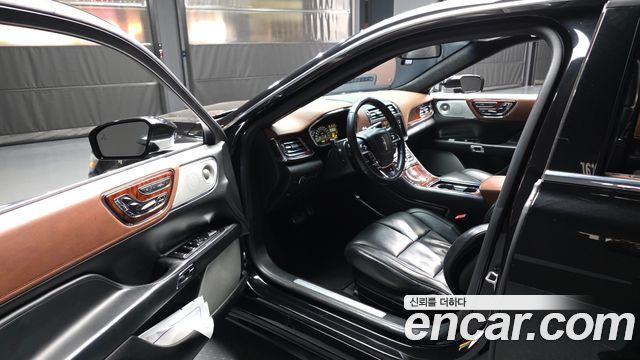 Lincoln Continental 2017 — photo 10
